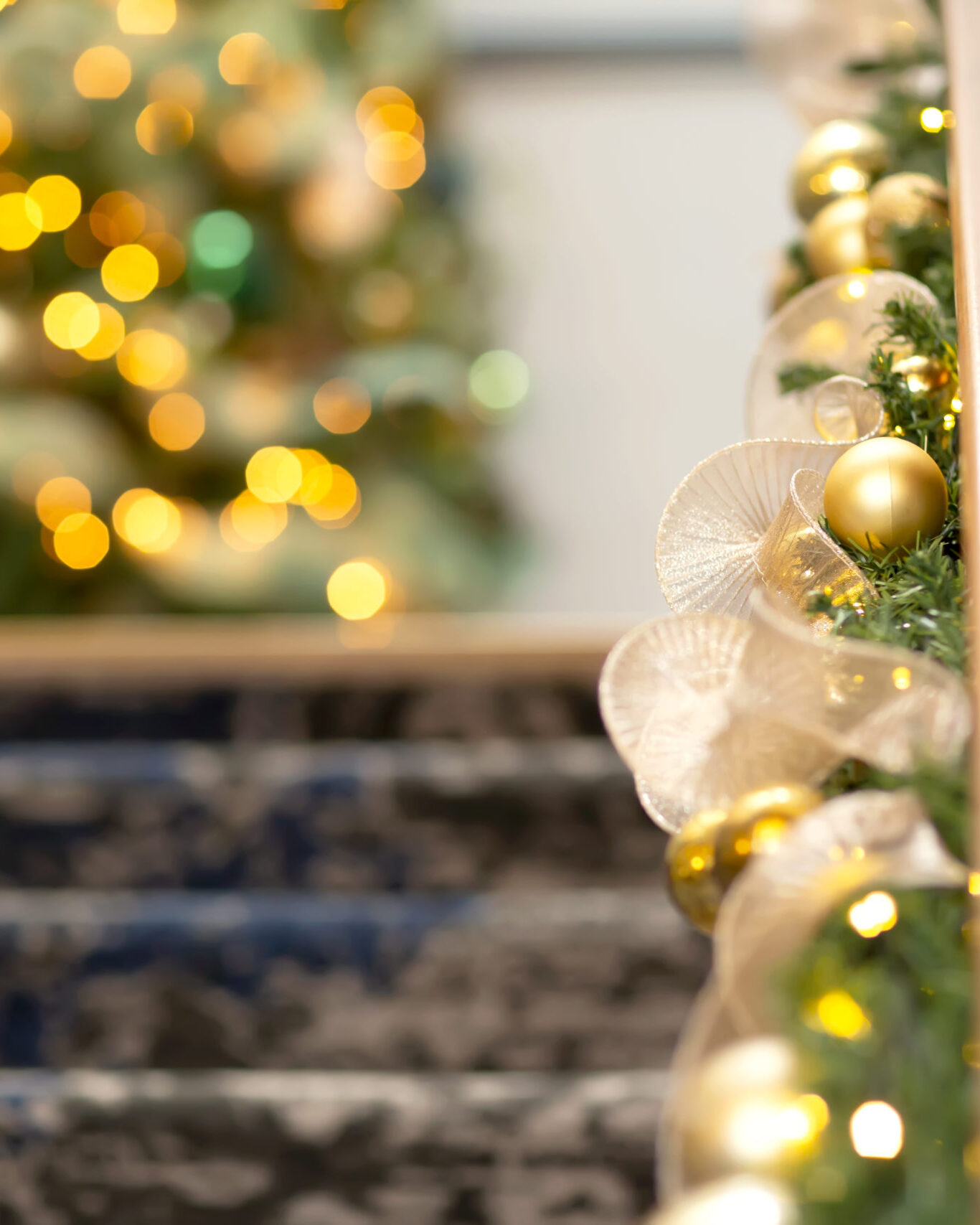 2022Main-Stair-Dec-scaled