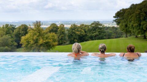 Outdoor Pool – 1920 x 1280